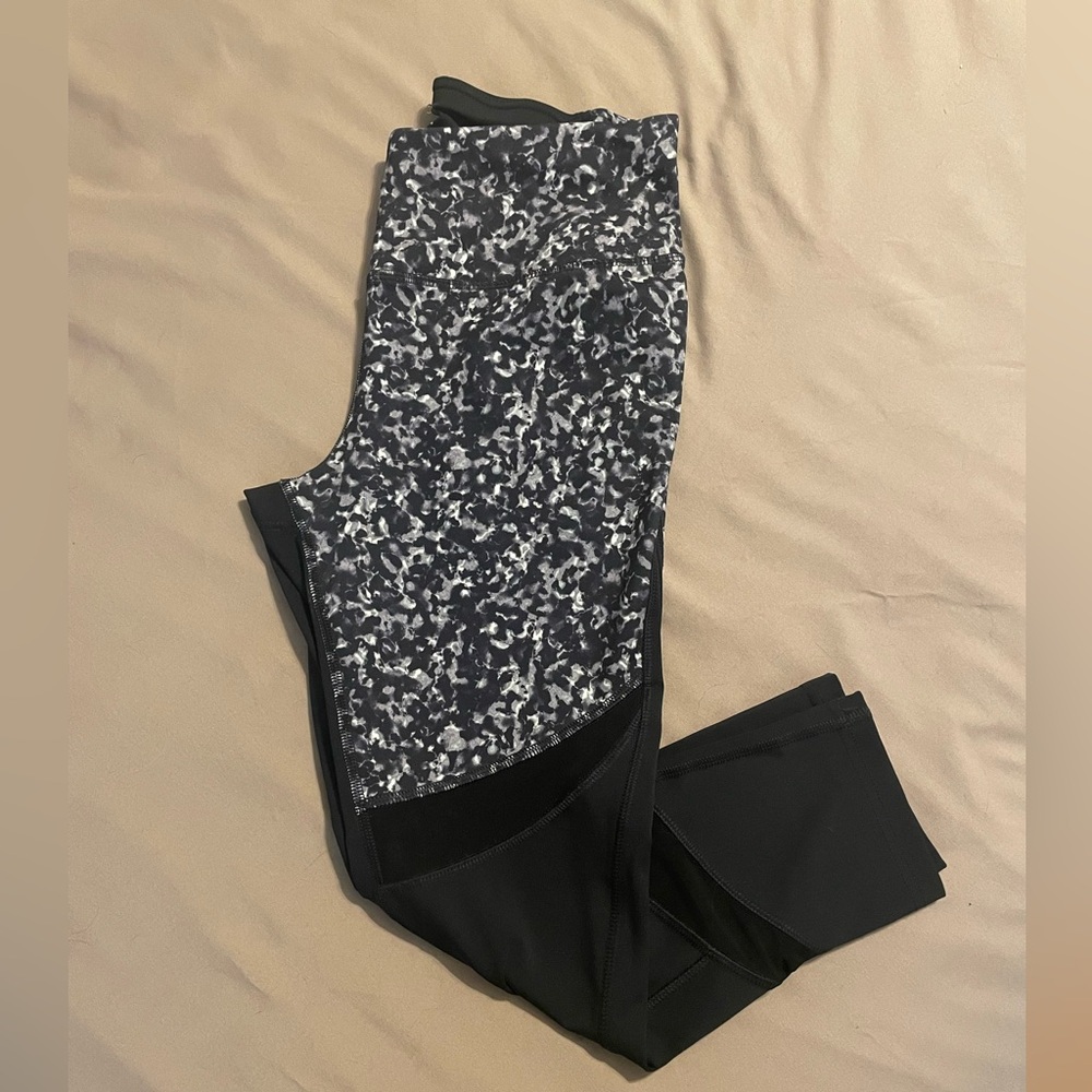 Black and white cropped athletic leggings